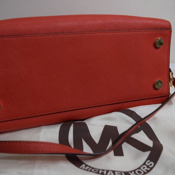Michael Kors Sheila medium Handbag, red with matching wallet - Picture 5 of 15